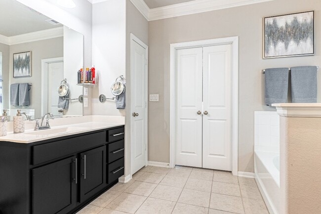 Building Photo - 12901 Ocean Breeze Ln