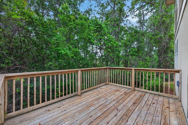 Building Photo - 2019 Pine Island Cir