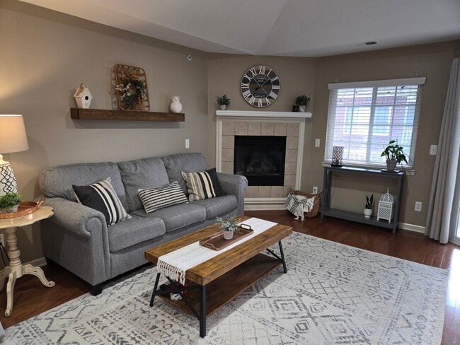 Building Photo - 6725 Boulder Pointe Dr