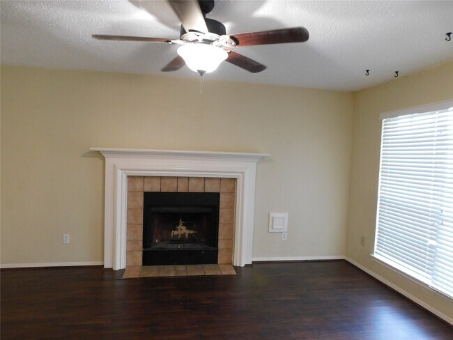 Building Photo - 3303 Rimrock Dr