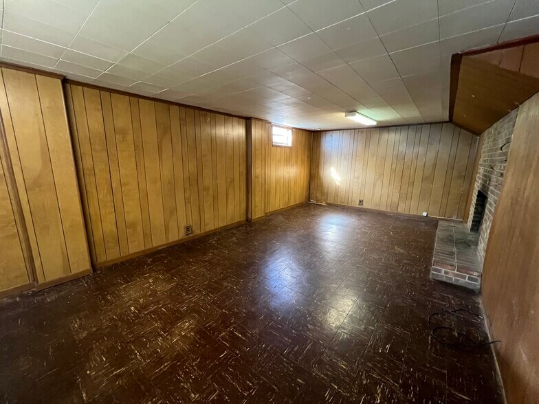 Building Photo - 837 Crawford St