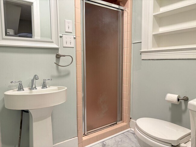 Building Photo - MOVE IN SPECIAL: 3 Bedroom, 2 Bathroom House in Eden!