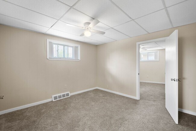 Building Photo - Gorgeous 2 bedroom in Pittsburgh available now!