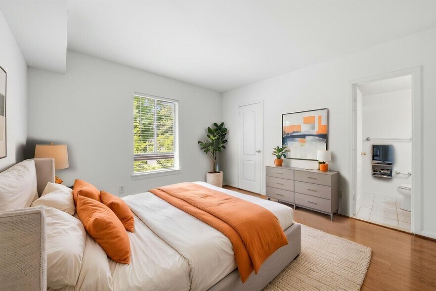 Building Photo - 2255 Castle Rock Square