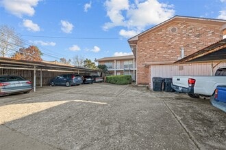 Building Photo - 926 E 14th St