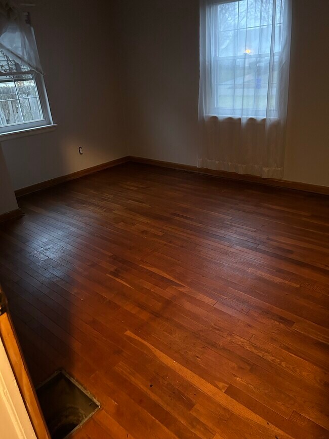 Building Photo - 1279 E N Broadway St