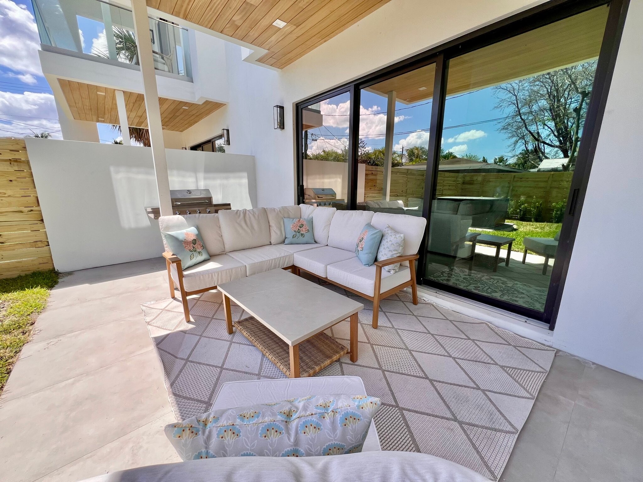 Building Photo - 300 SW 7th St