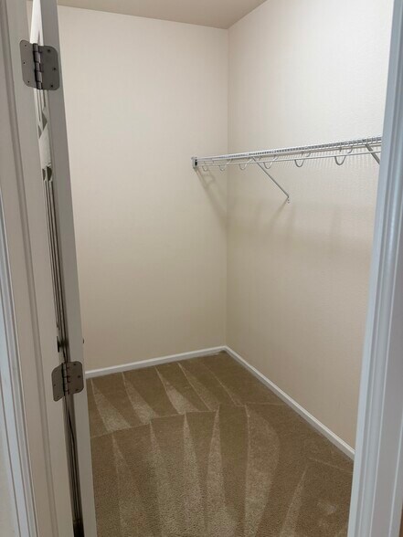 Walk-in master closet - 7440 Sabino Ln