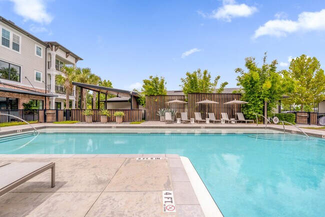 Building Photo - 1223 E Plant St