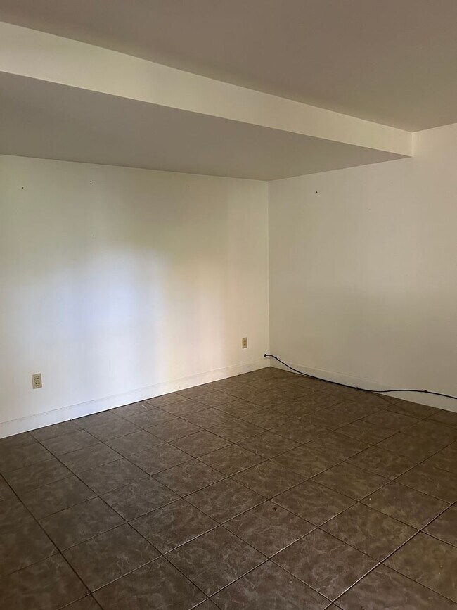 Building Photo - 25 Meta Dr