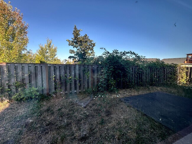 Building Photo - 2687 NW Beehollow Ln