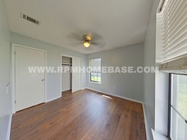 Building Photo - Cozy 3-Bedroom Home on a Corner Lot with F...