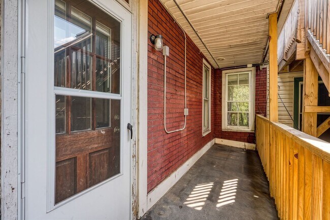 Building Photo - 216 Peffer St