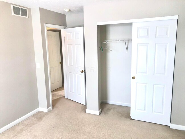 Building Photo - 2916 Abbey Knoll Dr