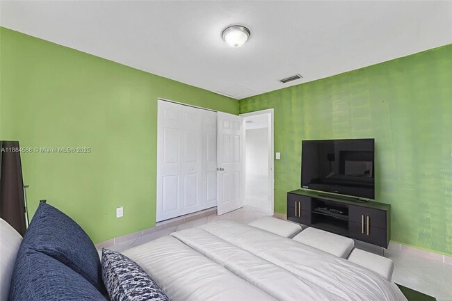 Building Photo - 7557 Farragut St