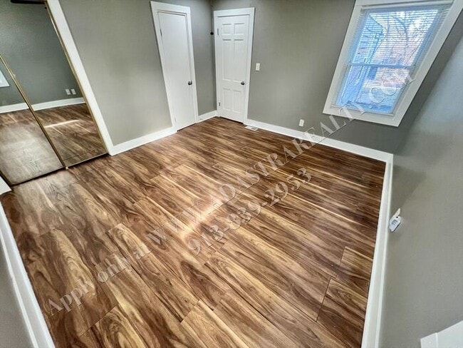 Building Photo - MOVE IN SPECIAL!! Updated 4 Bed 3 Bath Home in KCMO-Available NOW!! MOVE IN SPECIAL $200 OFF 2nd ...