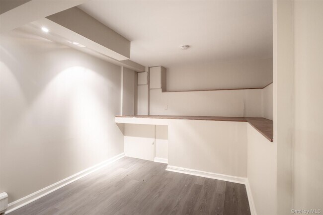 Building Photo - 453 Beach Ave