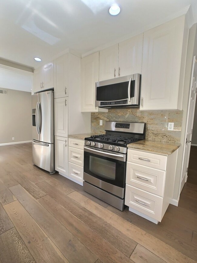 Building Photo - Dry Creek Village Townhouse!