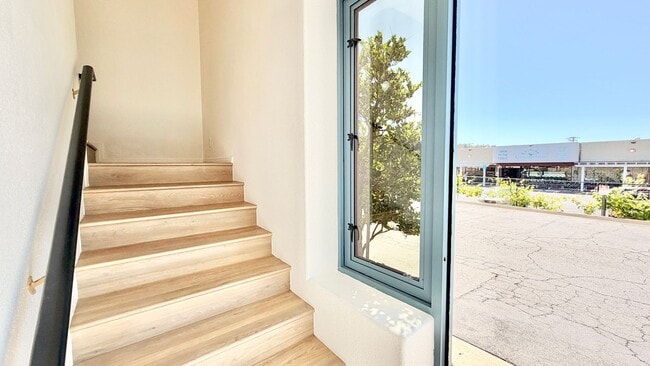 Building Photo - Beautiful Remodeled Upstairs Unit in Heart of Fallbrook with Laundry in Unit and Private Off-Stre...