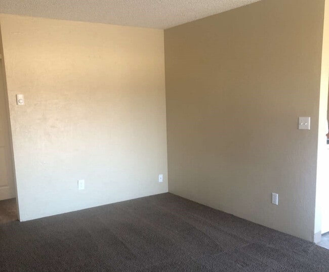 Building Photo - 248 W Clark St