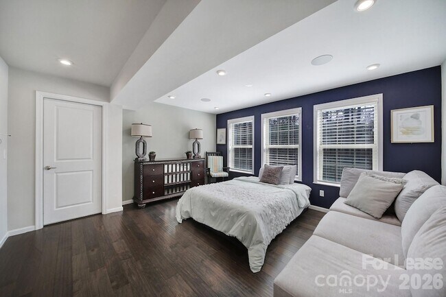 Building Photo - 6710 Carradale Way