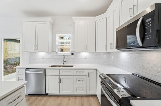 Building Photo - Bright & Modern New Construction Townhome