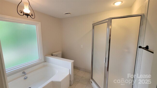 Building Photo - 9424 Whitethorn Dr