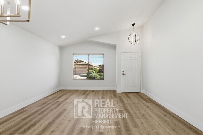 Building Photo - 2420 W Blue Sky Dr