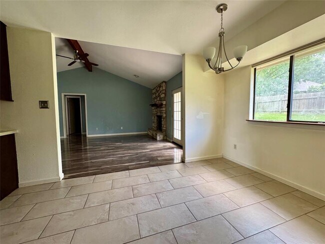 Building Photo - 2112 Surrender Ave