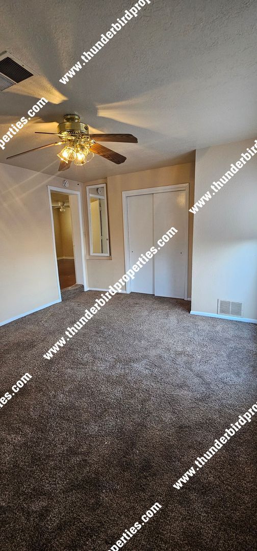 Building Photo - 2 bedrooms, 1 bath in North Valley