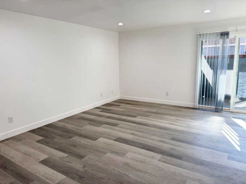 Building Photo - 1750 Karen Ave