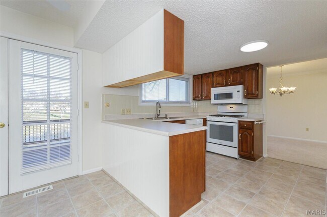 Building Photo - 77 Atwater Dr