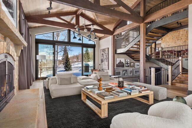 Building Photo - 379 Divide Dr