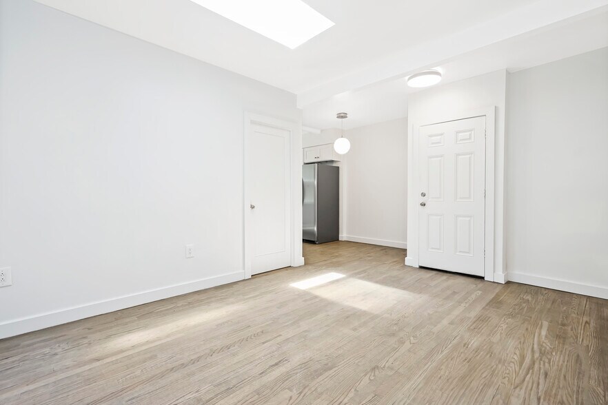 Building Photo - 309 Covert St