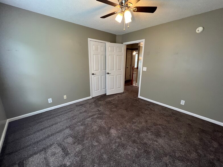 Building Photo - 450 Winding Bluff Way