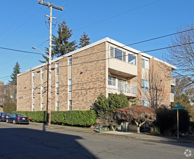 Building Photo - 4300 Woodland Park Ave N