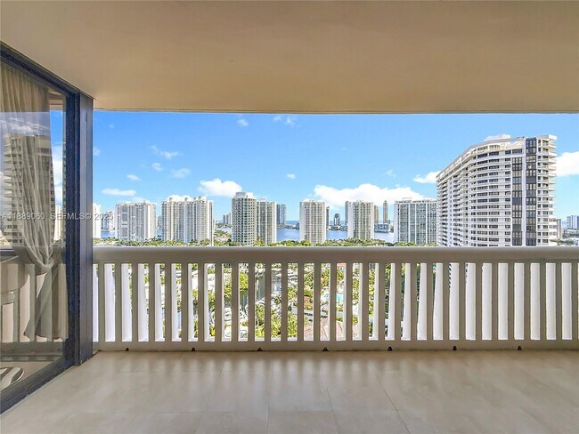 Building Photo - 1000 W Island Blvd