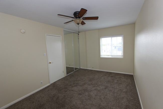 Building Photo - Beautiful 1 bedroom 1 bathroom upstairs ap...