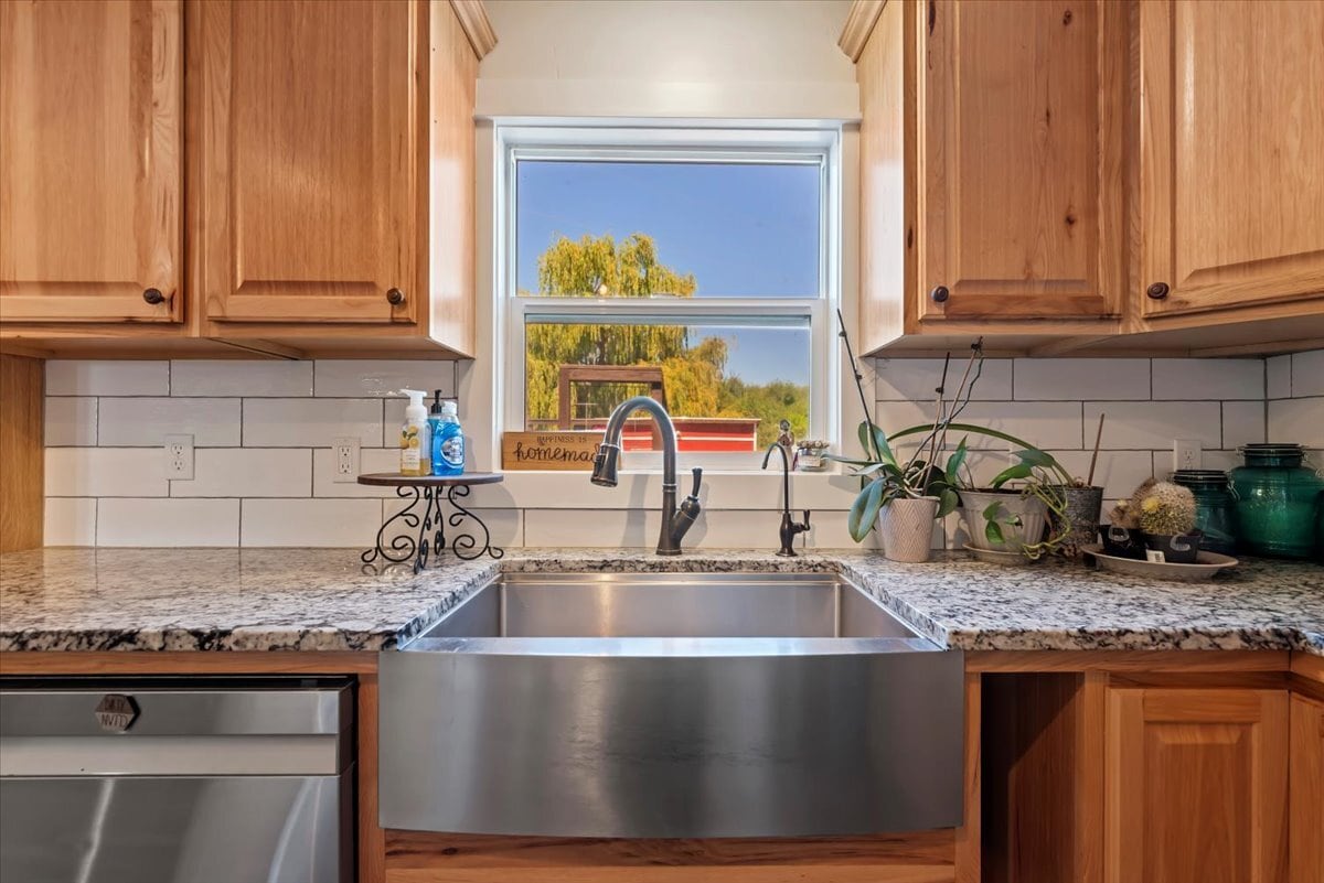 Building Photo - 15916 Hill Top Cir