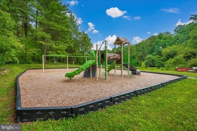 Building Photo - 6976 Meadowpoint Terrace