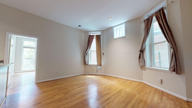 Building Photo - Dupont Circle/Logan Circle One Bedroom Wit...