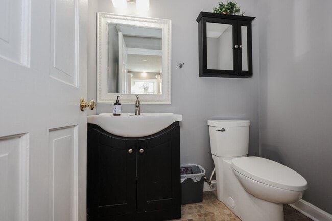 Building Photo - 5 Gleneagle Dr