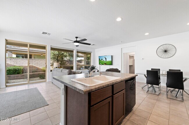 Building Photo - 678 E Cobble Stone Dr