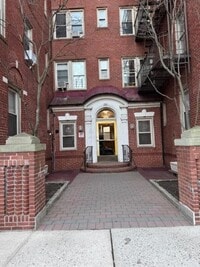 Building Photo - 1560 E 18th St