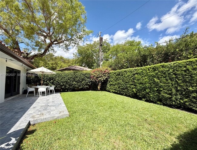 Building Photo - 815 Valencia Ave