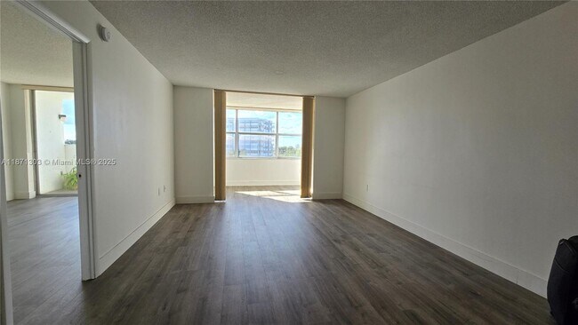 Building Photo - 1300 NE Miami Gardens Dr