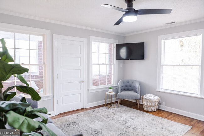 Building Photo - 111 E Screven St