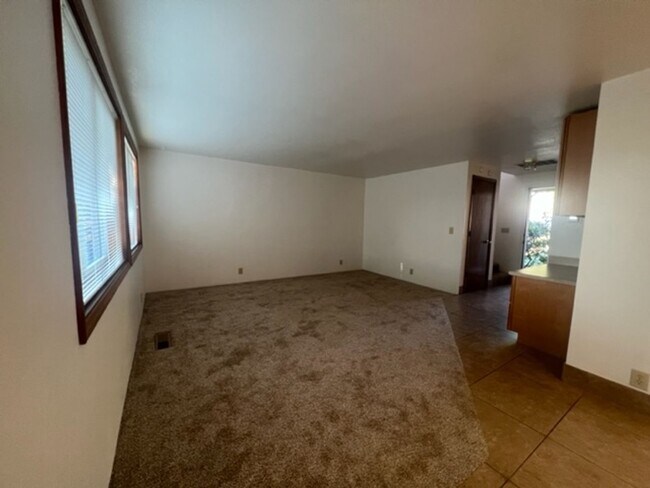 Building Photo - 600-602 Scenic Dr