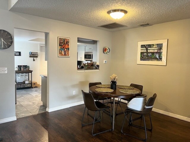 Building Photo - Beautiful Like New Home For Rent in Brandon!