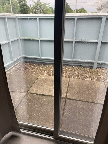 Walk out private patio - 7777 Greenwich Rd